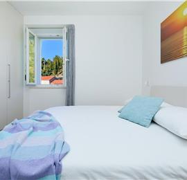 4 Bedroom Villa with Jacuzzi and Seaview in Orašac, Dubrovnik, Sleeps 9